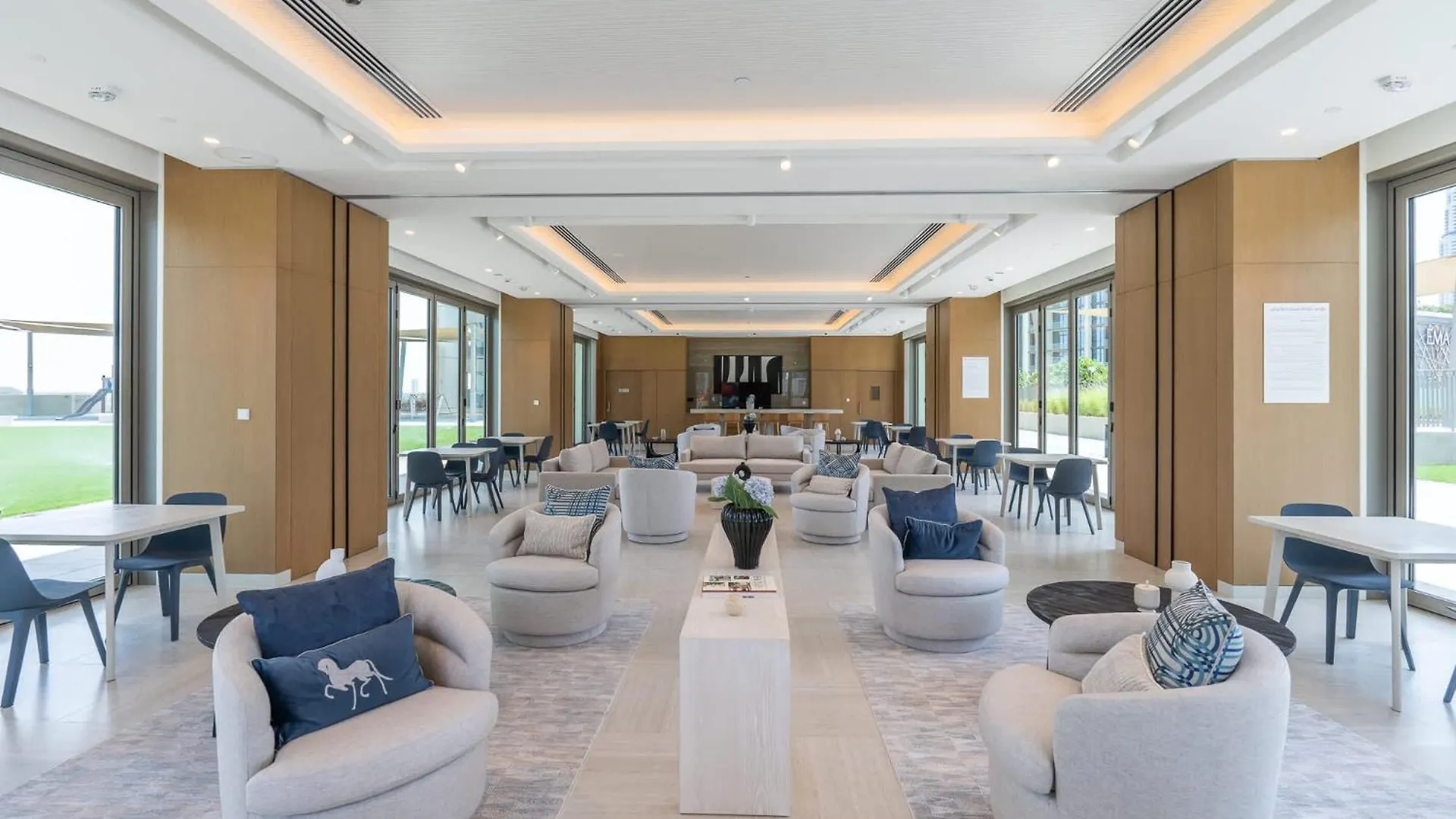 Daire 4 Bedroom In Downtown With Full Burj Khalifa Views Dubai