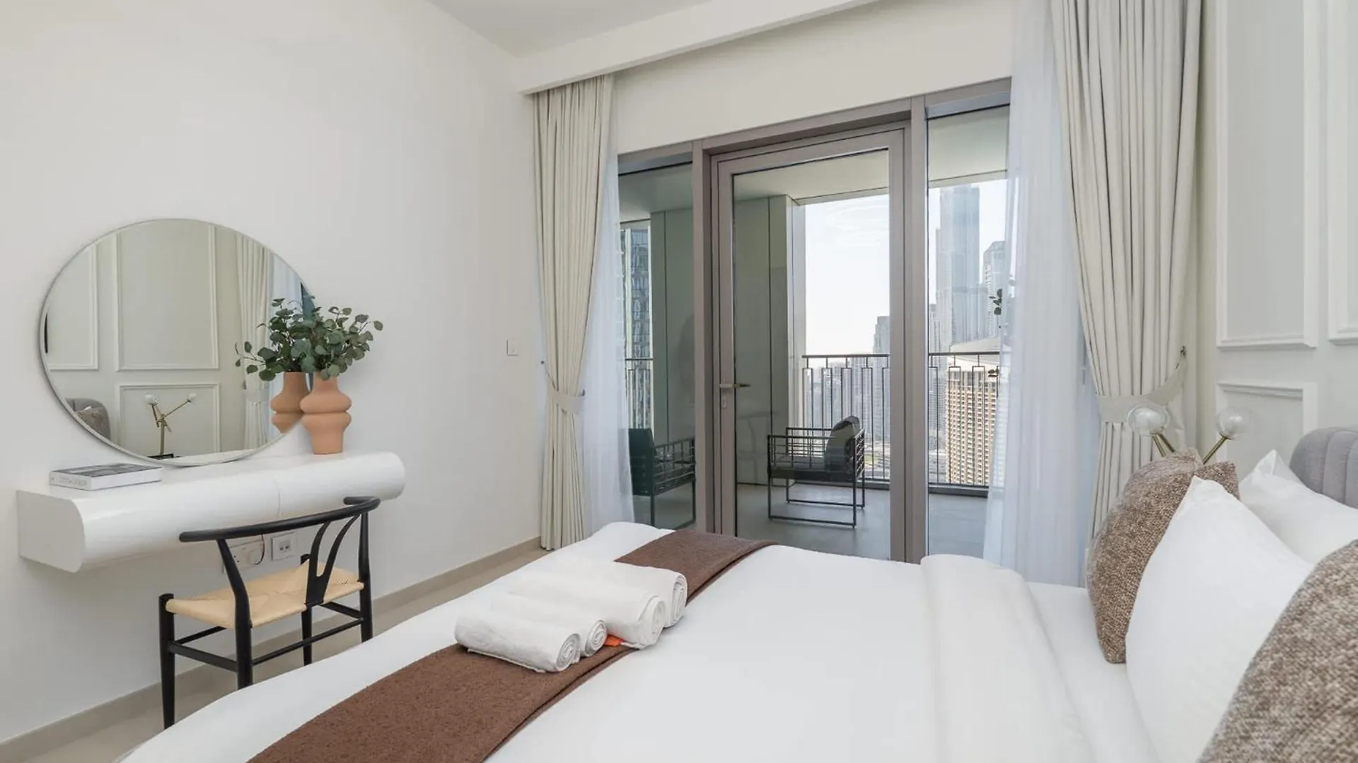 Daire 4 Bedroom In Downtown With Full Burj Khalifa Views Dubai