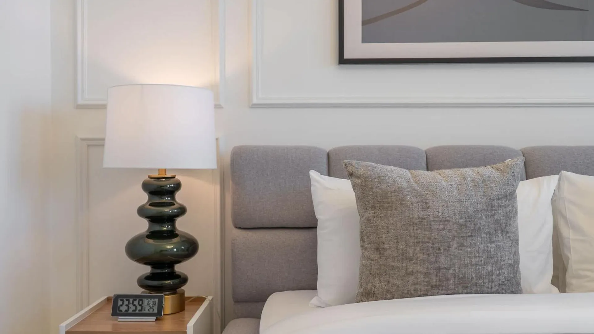 Daire 4 Bedroom In Downtown With Full Burj Khalifa Views Dubai