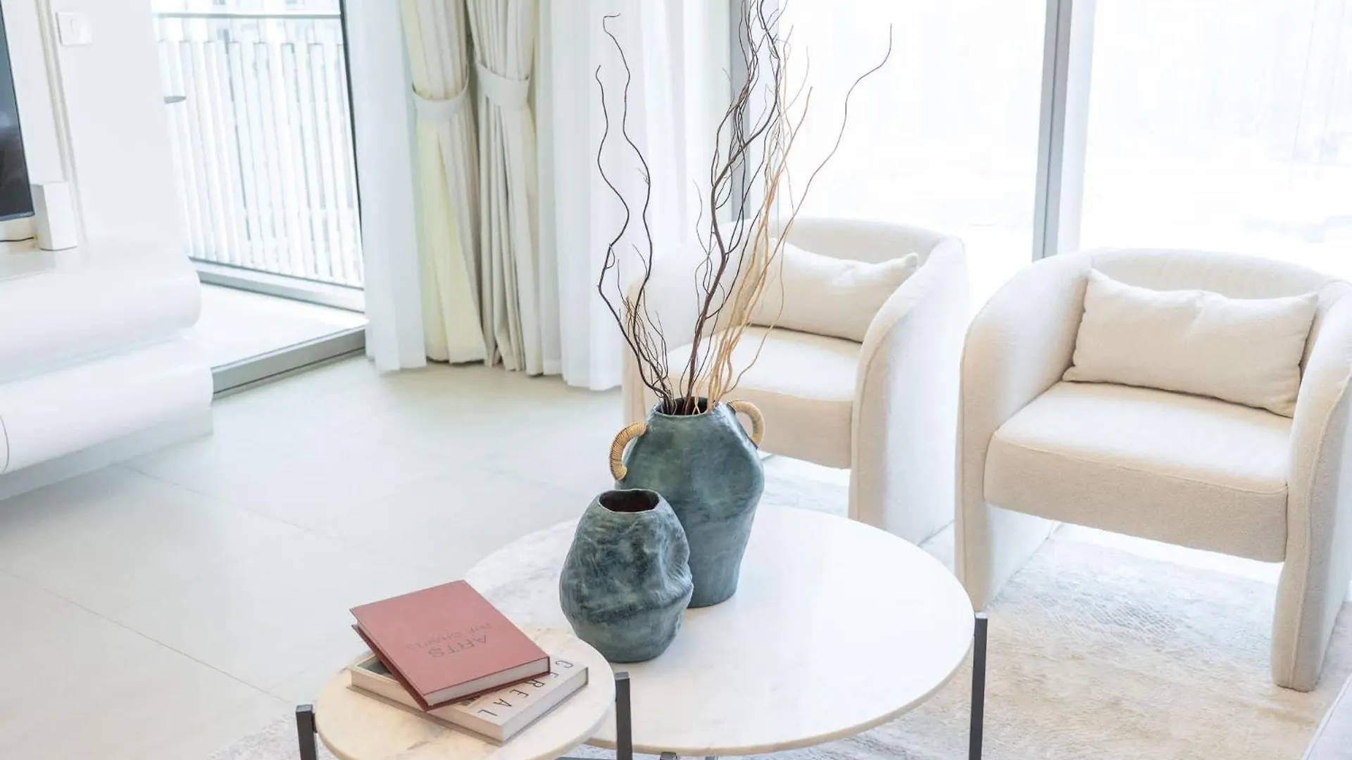 Daire 4 Bedroom In Downtown With Full Burj Khalifa Views Dubai